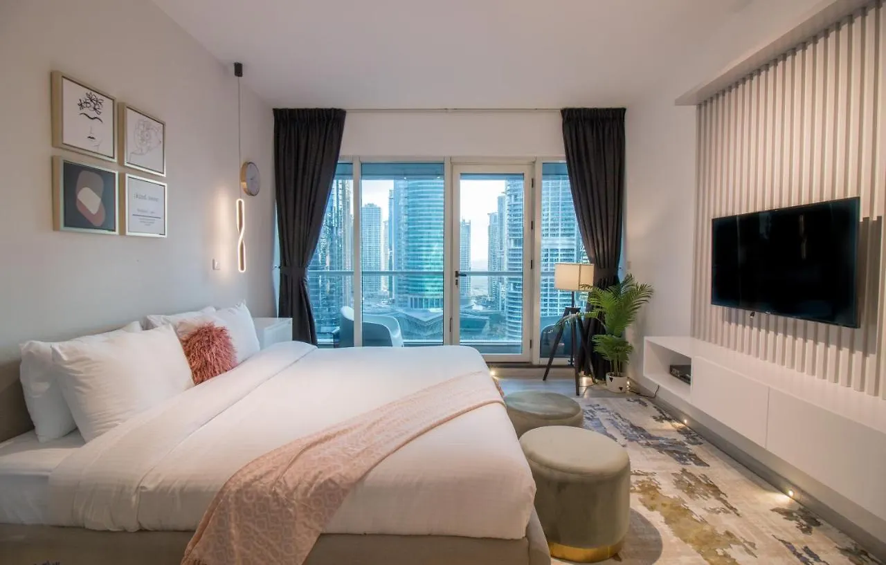 Walking Distance To Metro! Full Canal View Dubaj Apartmán